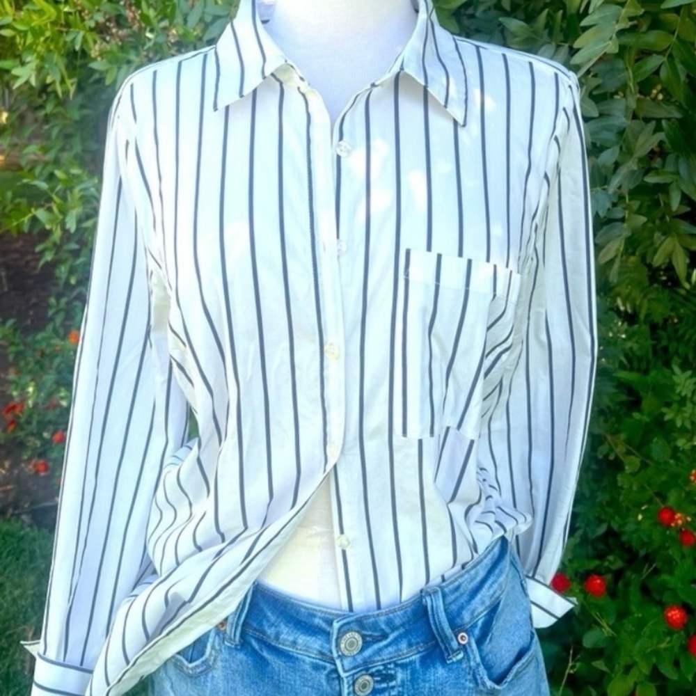 Torrid White and Navy blue Striped Shirt 👚
